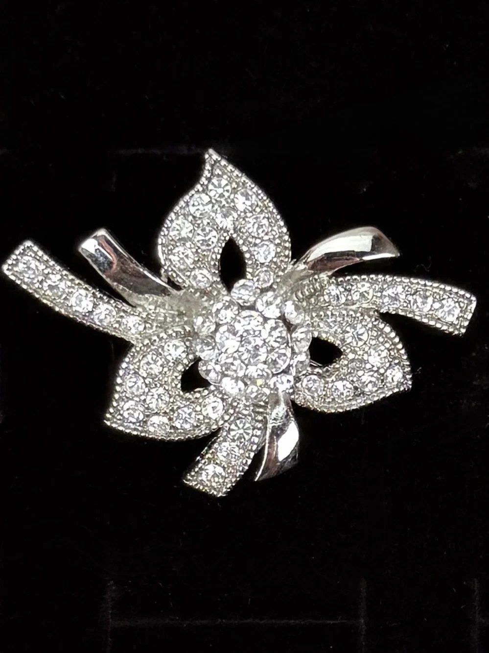 Vintage Silver Tone Bow Ribbon Brooch Clear Faceted Sparkle Statement Pin